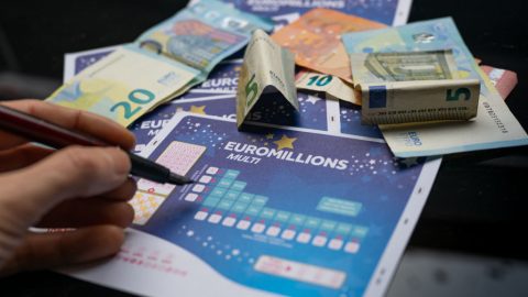 Négy hónapos terhesen nyerte meg az EuroMillions fődíját, de úgy érzi, nagy árat fizetett érte