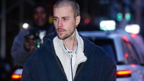 „Nem törődtök az emberekkel, csak a pénzzel!” – Justin Bieber kiakadt az őt fotózó paparazzókra