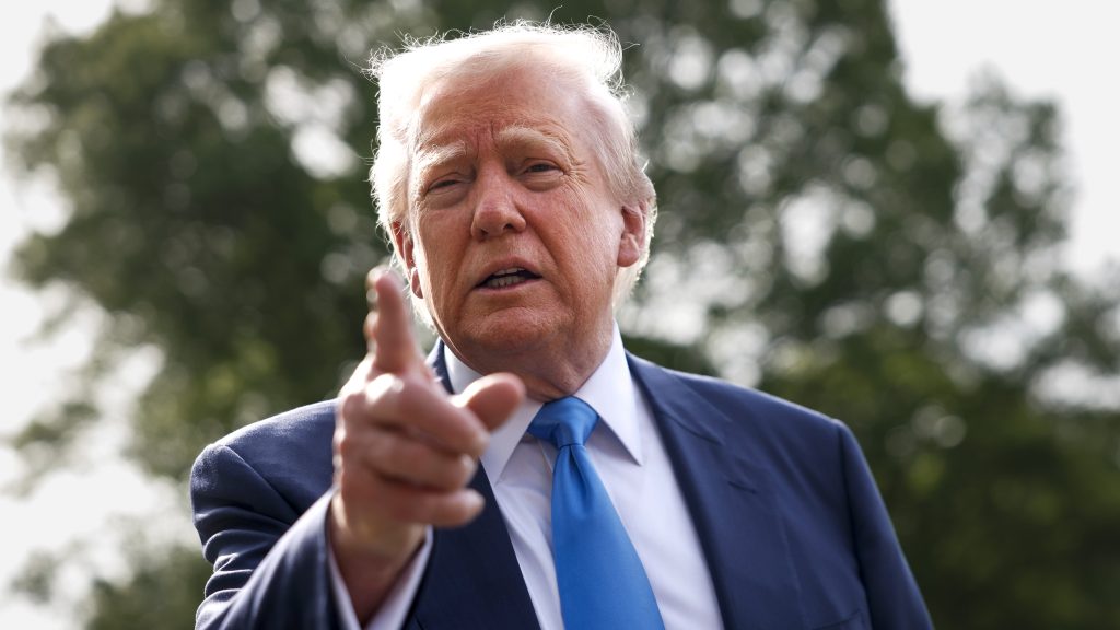 Trump 400 tudóst rúgott ki, akik az amerikai klímajelentésen dolgoztak