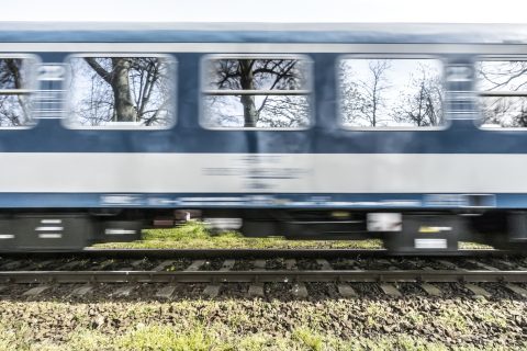 Egy 70 éves férfit gázolt halálra a vonat Balatonalmádiban