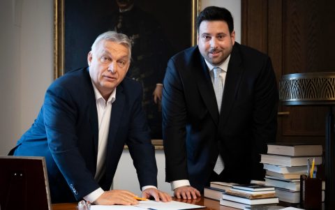 Bús Balázsnak megint választania kellett a politika és az NKA-alelnökség között