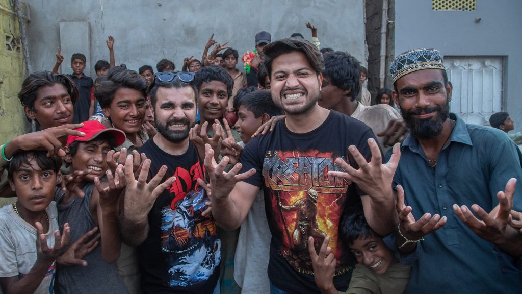 „Itt azt hiszik az emberek, hogy ez a Sátán zenéje” – megnéztük az egyetlen pakisztáni thrash bandával, hogyan mutatják a karacsi gyerekek az ördögvillát