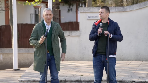 Lázár János: Nem olyan régen Magyar Péter még Mészáros Lőrinc seggéből nyalta ki a tíz fillért