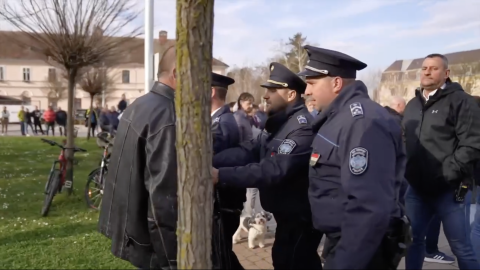Eljárás indult a Magyar Péter körmendi fórumát megzavaró férfi ellen