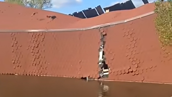Összedőlt Erdély egyik legrégebbi fedeles hídja – videó