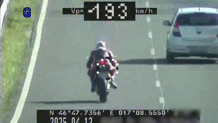90 helyett 193-mal száguldozott egy motoros Zalában