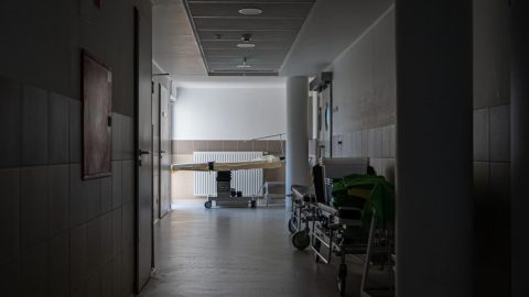Protézis-protokoll: leveszik a túlsúlyosokat a várólistáról