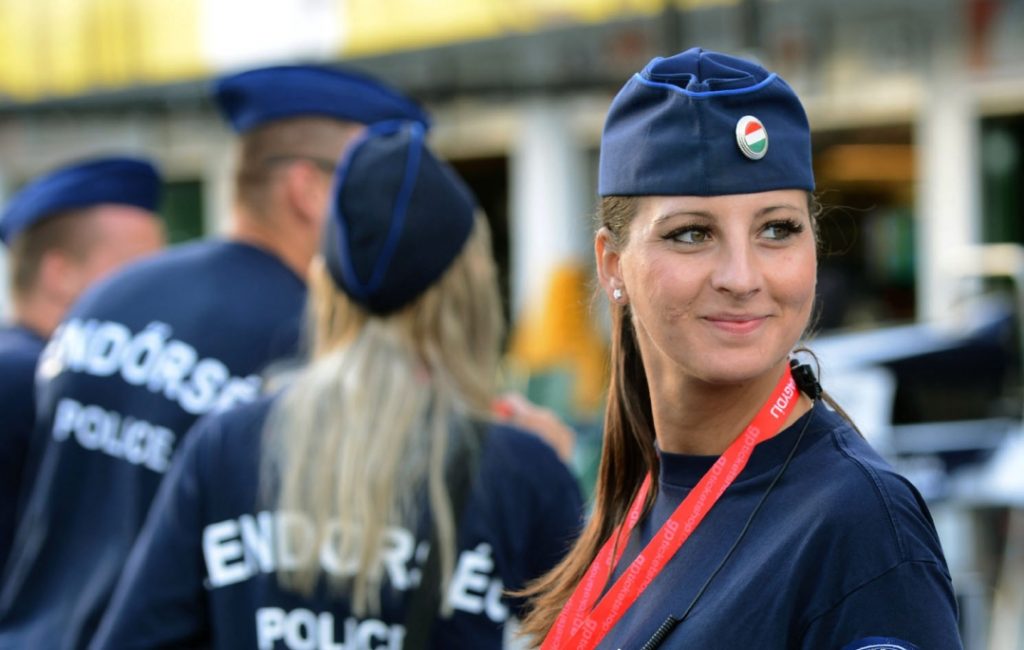 Polt: A rendőrnő, a testület korábbi reklámarca, bűnpártolás miatt feljelentette parancsnokait