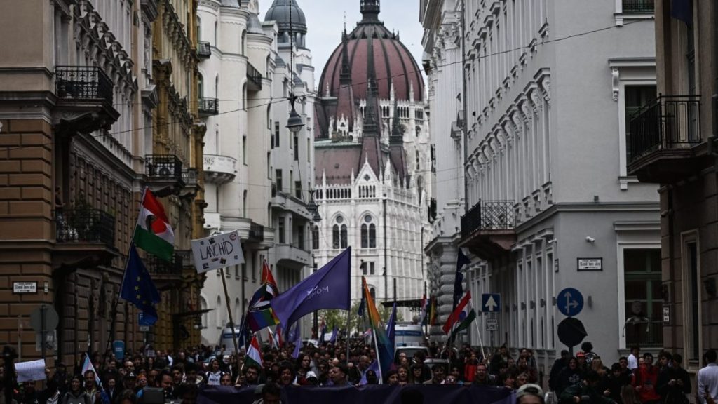 Óva inti a BRFK a tüntetőket attól, hogy a Kossuth téri demonstráció után tovább vonuljanak