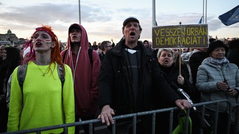 Pankotai Lili: Megőrültél Viktor, agyadra ment Magyar Péter?