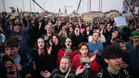 A Momentum a Petőfi hidat is elfoglalná