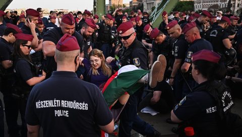 Több mint ötven tüntetővel szemben indított eljárást a rendőrség Hadházyék keddi demonstrációja miatt