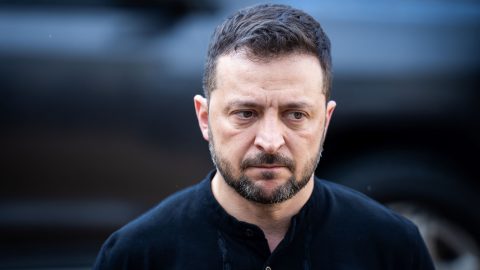 Zelenszkij: Az oroszok csak imitálják a tűzszünetet