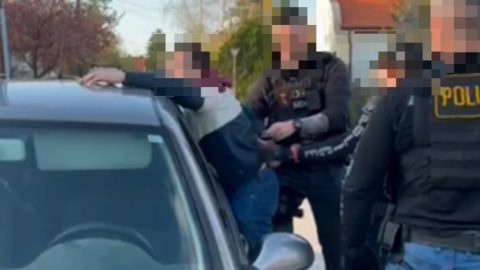 Azzal fenyegették a volt főnöküket és feleségét, hogy rájuk gyújtják a házat és tönkreteszik a vállalkozását