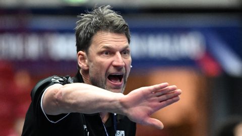 „Hét éve ingyen csinálom, ennyi elég volt” – amatőr körülmények miatt távozik a kézilabdaedző