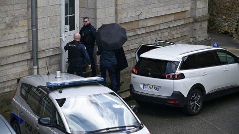 „Nem tekintettem őket embereknek, csak a fantáziám célpontjai voltak” – több száz gyereket bántalmazott szexuálisan egy francia sebész