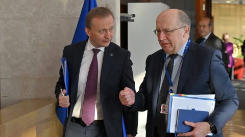 A magyar uniós pénzek teljes befagyasztását kéri 26 EP-képviselő