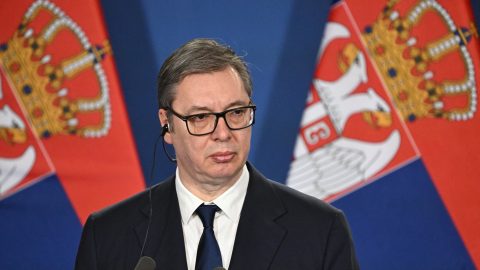 Kórházba szállították a szerb elnököt