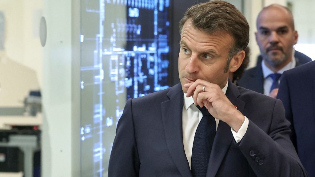 Cáfolta az Élysée-palota, hogy Macron kokaint vitt Kijevbe
