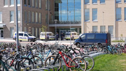Késsel támadt társaira egy diák Finnországban, a gyanú szerint kifejezetten lányok voltak a célpontjai