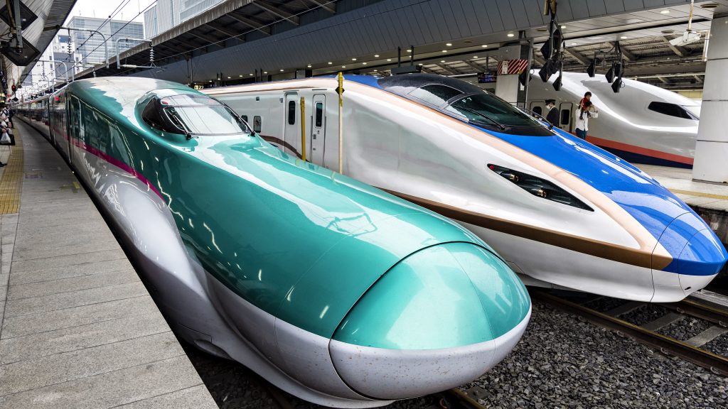 Egy kígyó miatt állt le a japán szuperexpressz