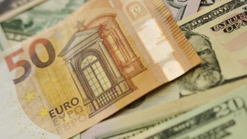 Expressz postai csomagban küldték Finnországba a hamis eurókötegeket