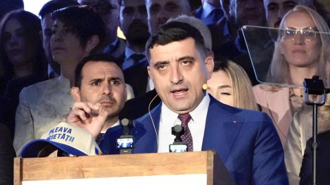 A román elnökválasztás érvénytelenítését kéri George Simion