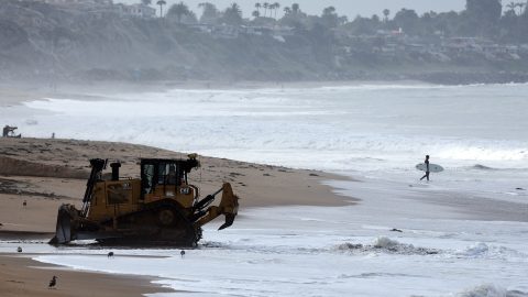 Strandbuldózer gázolt halálra egy turistát Olaszországban