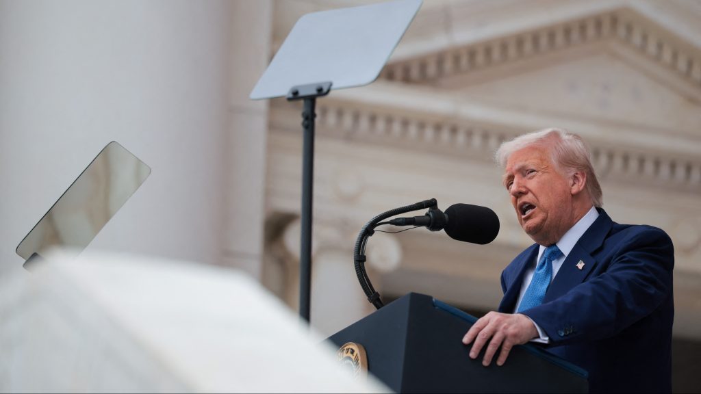Trump szerint Putyin a tűzzel játszik
