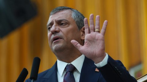 Megtámadta a török ellenzék vezetőjét egy korábban családirtásért elítélt férfi