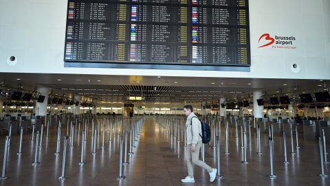 Bombariadó a belgiumi Charleroi repülőtéren, minden járatot felfüggesztettek