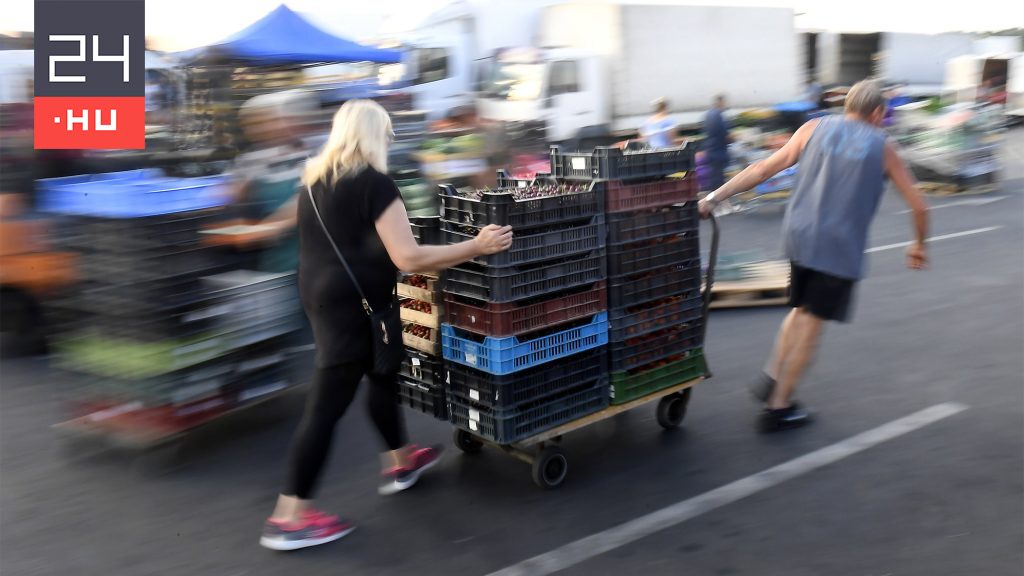 Lecsapott a NAV a Budapesti Nagybani Piacra: legalább 70 embert elvittek