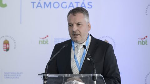 Láthatatlan kezek nyúltak bele a kormány új visszaosztó programjába két polgármester szerint
