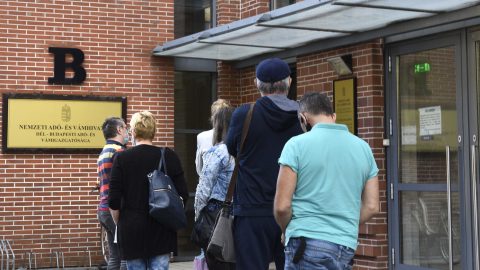 Hosszabb nyitvatartással készül a NAV az adóbevallás utolsó napjaira