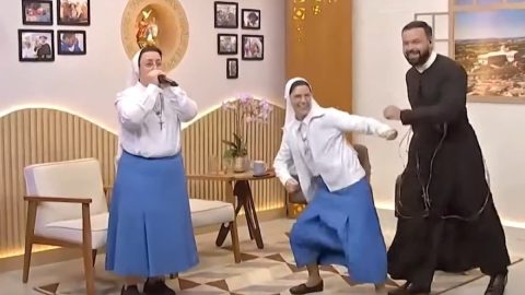 Senki sem számított arra, amit élő adásban csinált az apáca