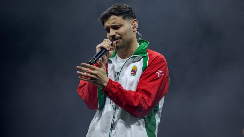 „Magyar rendőr, hogyha támad a nép, álljatok át” – új dallal jelentkezett Beton.Hofi