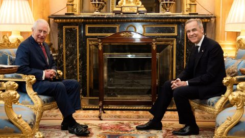 Olyan lépésre készül III. Károly, amit utoljára hét évtizede tett meg egy brit uralkodó