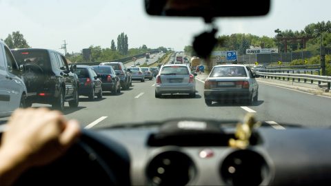 Az autósok rémálma érkezik az M1-esen, már lakossági fórumokat tart az MKIF