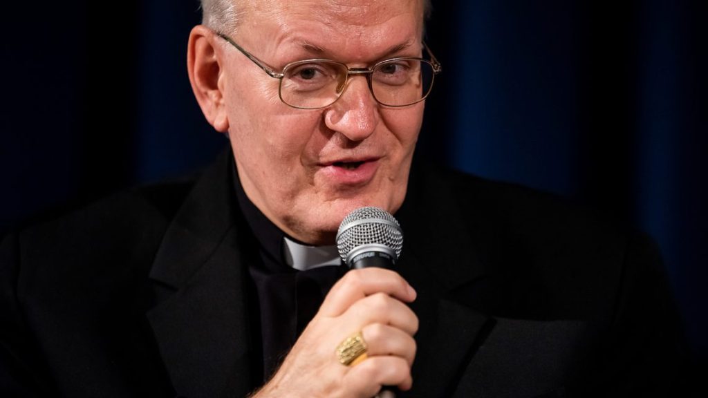 Erdő Péter: Az új pápára drámai korszak vár
