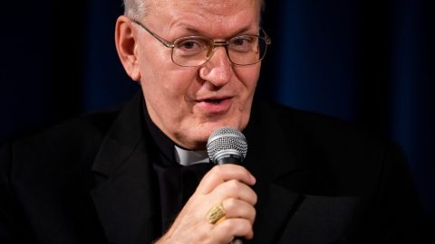 Erdő Péter: Az új pápára drámai korszak vár