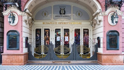 Öt év alatt szinte feleződött az Operettszínház előadásainak száma, az állami támogatás azonban kétmilliárddal nőtt