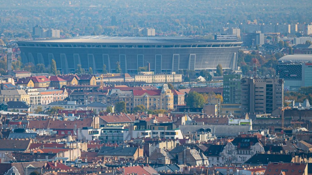 Kifogyott a kormánymegrendelésekből a Puskás Aréna építője, inkább a tulajdonosainak épített lakóparkot
