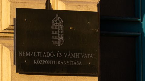 Újabb adóbevallási határidő közeleg, figyelmeztet a NAV