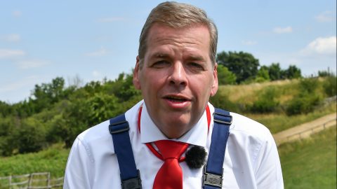 Schmuck Andor túl van a kezelése nehezén: „Egy ilyen típusú betegség nem fájdalommal jár, hanem annál sokkal súlyosabb következményekkel”