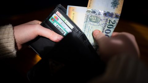 Elvileg 28 millió forint megtakarítása van minden magyar háztartásnak