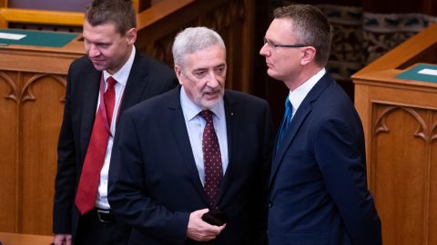 Rekord: Kilenc perc alatt összehívták a házbizottságot az „átláthatósági” törvényjavaslat miatt