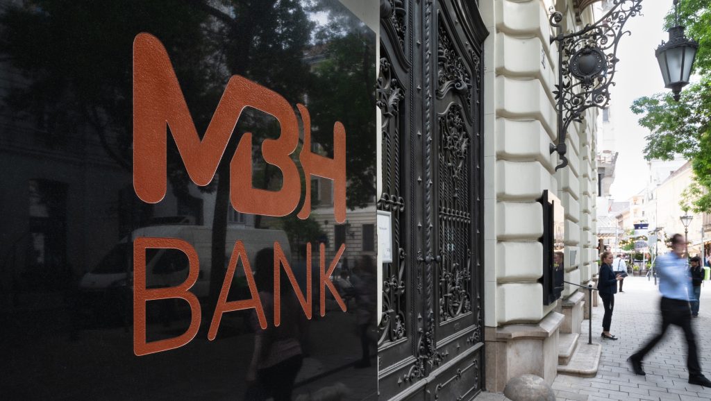 Banki csalássorozat: újra kivizsgálja a korábban elutasított panaszokat az MBH Bank