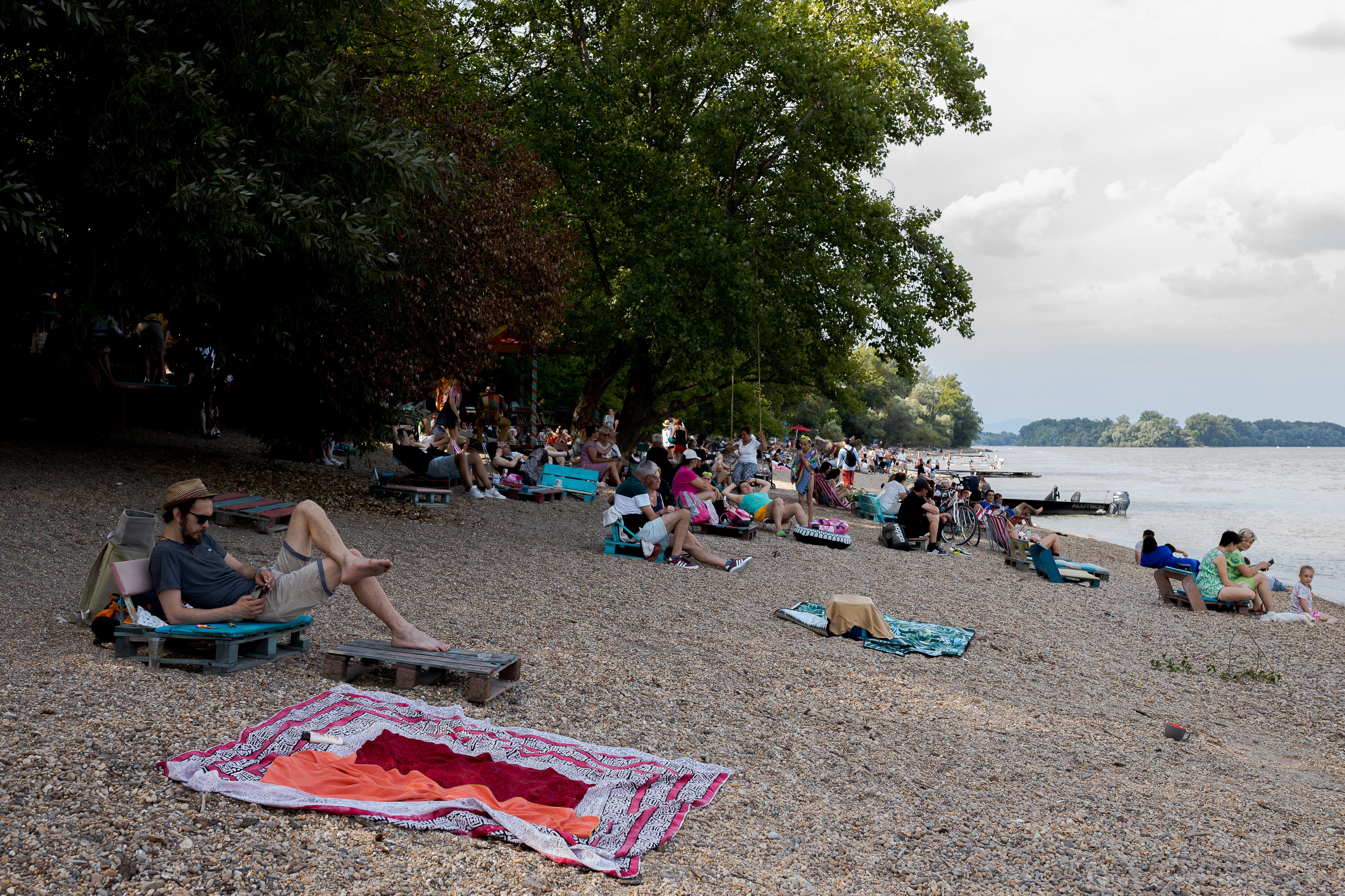 Medencék és természetes vizek: mikortól és mennyiért lehet idén strandolni Budapesten? 2