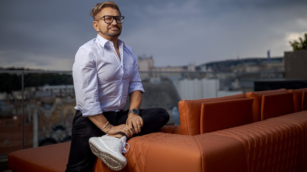 Jákob Zoltán: Ott van bennem a tüske, ha az, akivel ismerkedem, külsőleg nagyon nem passzol hozzám