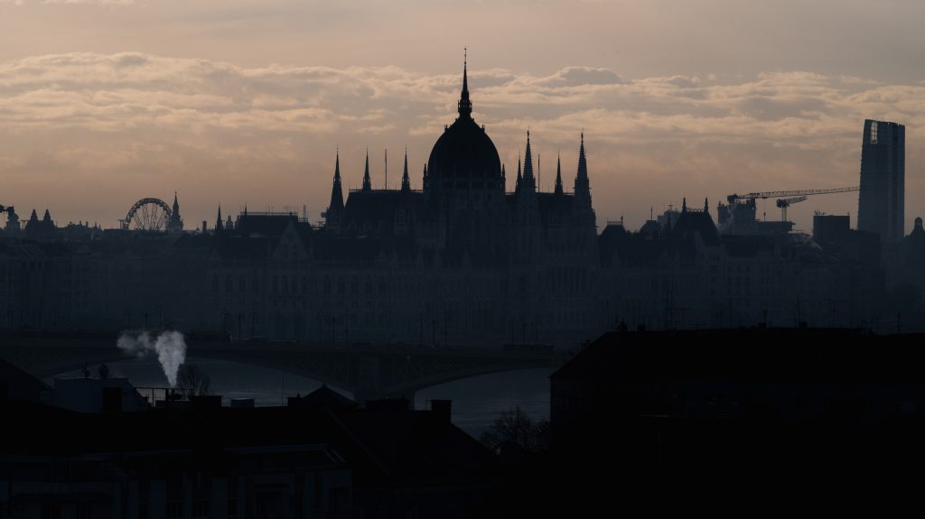 Hatalmas kockázatokra figyelmeztet a Költségvetési Tanács a 2026-os büdzsében